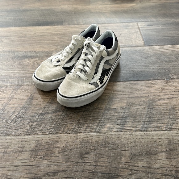 Vans - Picture 3 of 6